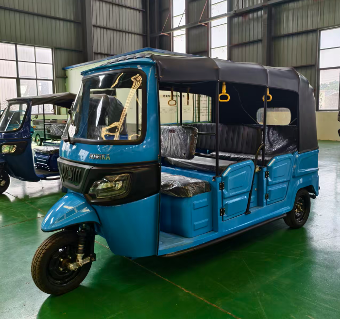 Double-row electric tuk-tuk